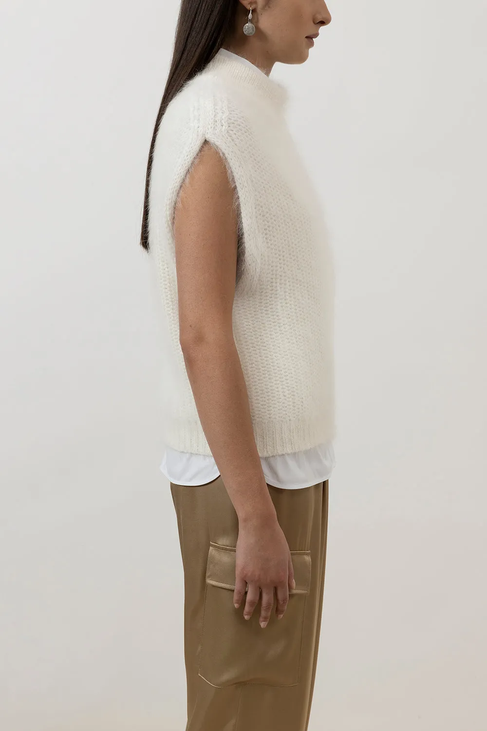 Angora wool yarn gilet