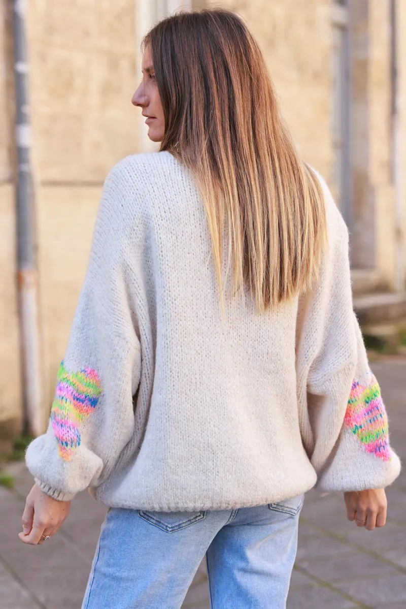 Gilet grosse maille beige à boutons avec écharpe broderie cœurs multicolores