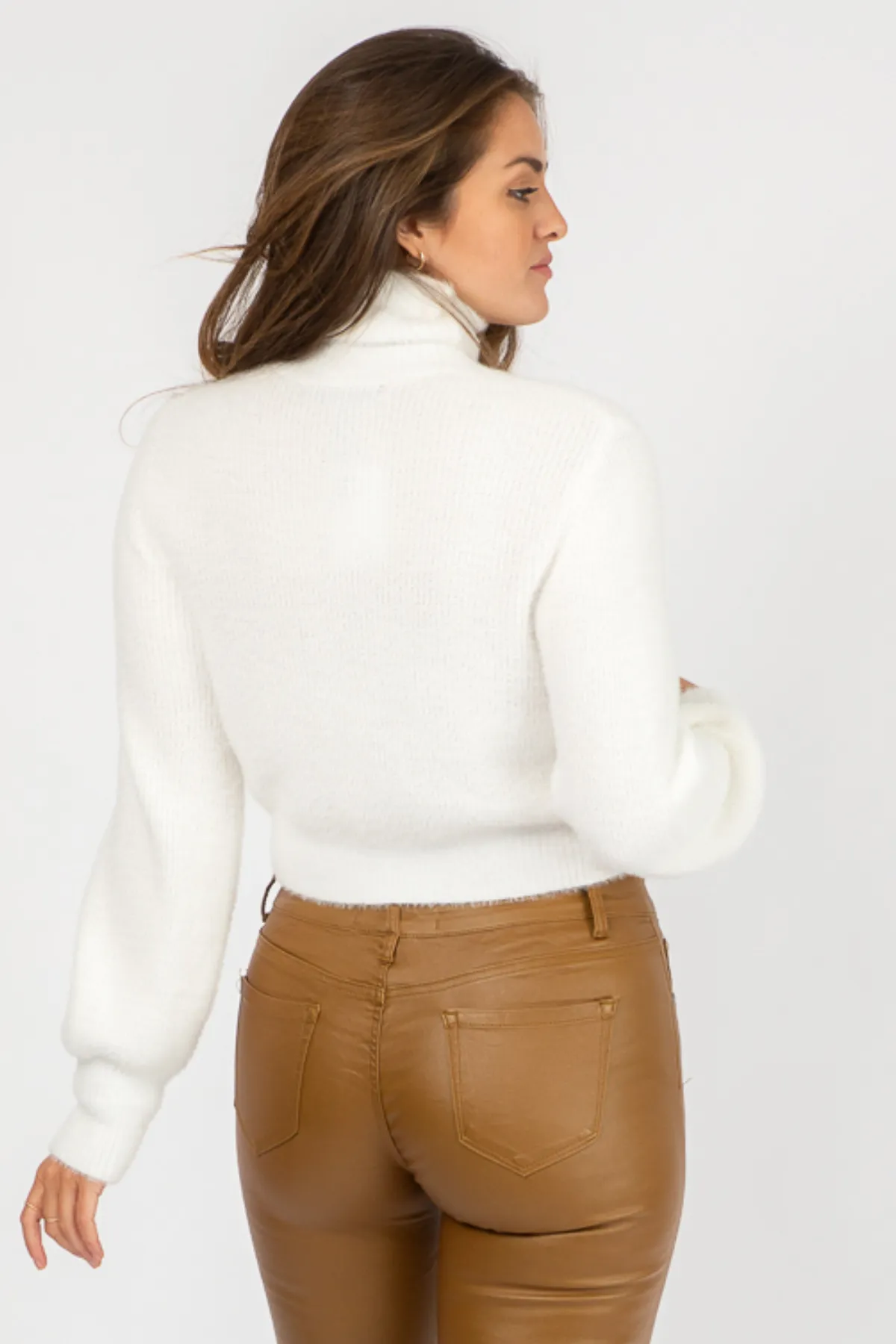 IVORY FUZZY SEMICROP SWEATER