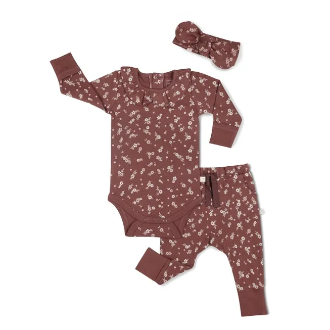 Makemake Organics Ruffle Onesie & Pants Set