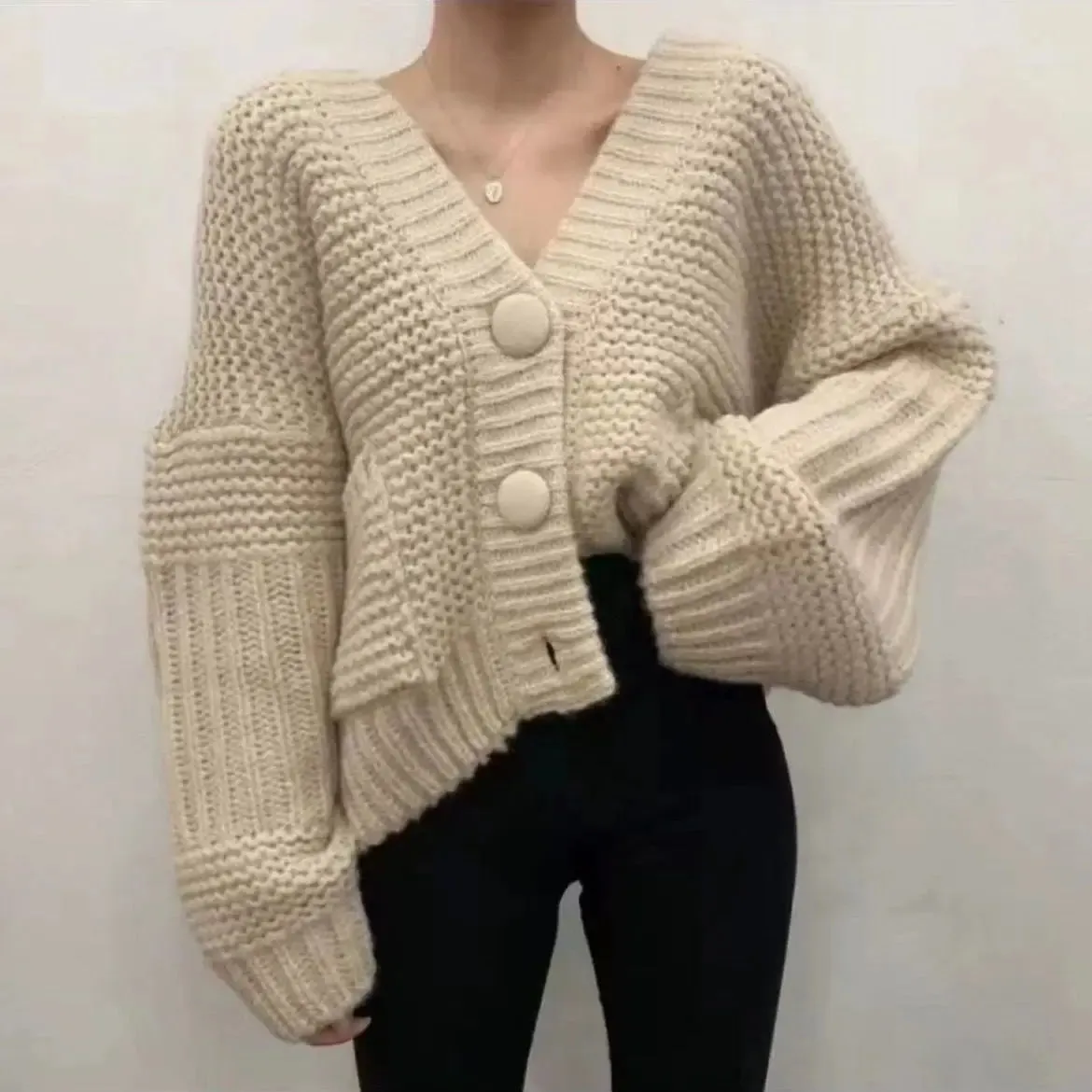 Solid color V-neck sweater jacket for spring and autumn 2024 new Korean lazy loose short knitted cardigan